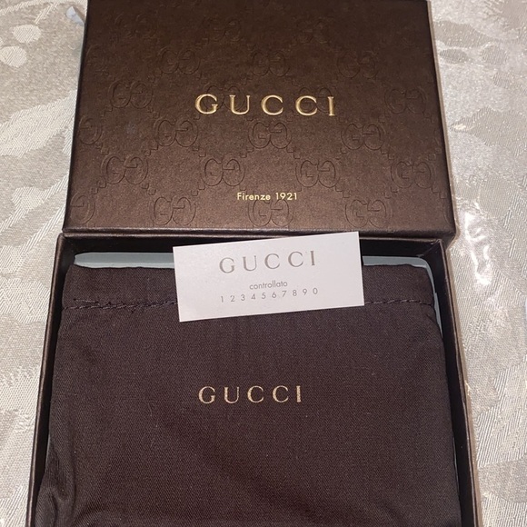 Gucci Pink Patent Leather Monogram  Credit Card Case  Condition like new - Picture 8 of 12